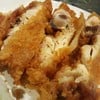 ข้าวมันไก่ทอด ชุดใหญ่พิเศษ : เนื้อแน่น เต็มๆ ดีเลยจ๊ะ