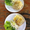 ผัดไทยห่อไข่ เมนูยอดฮิตประจำร้านมีทั้งความอร่อยและราคาถูกมาก ผักเน้นๆไม่มีกั๊ก