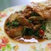 กระเพราหมูกรอบไข่เจียวกรอบมาก