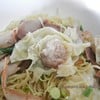 ไส้เกี๊ยวเป็นหมูสับรวมกับกุ้ง