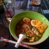 ก๋วยเตี๋ยวไข่วุ้นเส้นต้มยำปลา