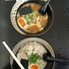 ราเมนมิโซะ(บน) ราเมนทงคัตสึ(ล่าง)
