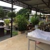ที่นั่งในร้านและนอกร้าน