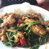จานนี้ของคุณแม่ คุณแม่ตักข้าวเองเอามาแค่นี้ เพราะร้านให้ข้าวเยอะมากๆ