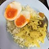 ข้าวราดแกงเขียวหวานไก่,ไข่ต้ม