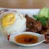 ข้าวหมูทอดไข่ดาว