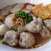 ก๋วยเตี๋ยวต้มยำลูกชิ้นปลา, ลูกชิ้นแคะ. (ราคาแค่!! 45 บาท)