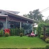 ทางขึ้นร้านจากที่จอดรถ