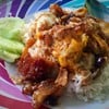 ข้าวราดไข่คนหมูกรอบ