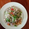 ยำวุ้นเส้นรสเด็ดใส่หมูสับและถั่วลิสงแบบโบราณ