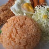 ข้าวผัดจานโต ไข่ดาวและเครื่องเคียงอย่างเยอะ