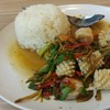 ข้าวราดทะเลผัดฉ่า