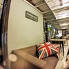 มุมมองที่นั่งโซฟาด้านในสุดของร้าน