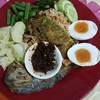 ข้าวคลุกน้ำพริกตาแดง