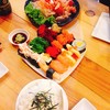 ซูชิชิ้นละ5บาท 10บาท ยำปลาแซลมอลเด็ด ข้าวญี่ปุ่นเหนียวนุ่ม