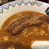 หมูชิ้นใหญ่เมื่อเทียบกับร้านราเมงด้วยกัน
