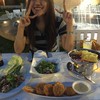 มีน้ำพุหลายจุด เล่นไฟสวยมาก พวกยำรสจัดจ้าน ของทอดอร่อย บริการก็ดี