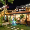 ร้านสวย ข้างในจะเป็นห้องแอร์