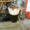กาแฟเข้มกลล่อมลงตัว+ฟองนมนุ่มๆมี toppingเป็นช็อคโกแลตมาด้วยฟินสุดๆ
