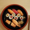 ชุดรวมข้าวปั้น,ซูชิ เน้นแซลมอนและทูน่า