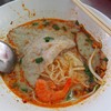 เข้มข้น ไม่เผ็ดมาก อร่อยกลมกล่อม มีกลิ่นกุ้งหอมมาก เส้นเล็กก็เหนียวนุ่ม 