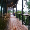 ด้านข้าง เดินไปรอรถไฟกันได้