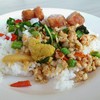 ผัดกะเพราไก่ ปนผักจากไหนมาเนี่ย!!