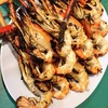 กุ้งเผา 1 กิโล 600 บาท ถูกใจตรงที่แกะมาให้เลย :)