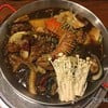 ไก่ตุ๋นซอสเกาหลี + ทะเลรวม (มีกุ้ง ปลาหมึก หอยแมลงภู่)