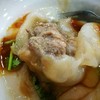 เป็นหมูสับห่อแป้งแล้วเอาไปทอด ราดซอสหวานเค็ม มีรสพะโล้นิดๆ 