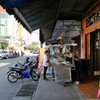 15.00 น. เป็นต้นไป ย้ายมาขายริมถนนใหญ่ เยื้องๆ ลานจอดรถ รพ. หาดใหญ่