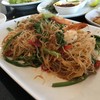 นับว่าเป็นจานที่ดีที่สุดในมื้อนี้ หมี่ผัดจนหอม แต่น้ำมันเยอะไปนิด