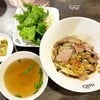 เฝอเนื้อและเครื่องเคียง