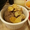 ไอติมมีกลิ่นที่กินแล้วติดอยู่ในปากแปลกนิดๆ โรยคอนเฟลกเข้ากันดี
