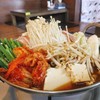 หม้อไฟซุปกิมจิ รสชาติจัดจ้านแต่กลมกล่อม ขนาดพอดีสำหรับสองคนทาน