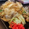 ยากิโซบะผัดซอสที่ให้เครื่องมาแบบเยอะมาก รสชาติก็อร่อยเจ้มจ้น