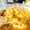ข้างในเป็นข้าวผัดซอสมะเขือเทศรสอ่อนๆ