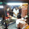 เด็กน้อยสนใจรอกินจ้องไม่กระพริบเลย