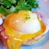 ราดซอส hollandaise ผสมซอสศรีราชา