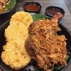 ไก่ย่างตำมั่วข้าวเหนียวทอด 