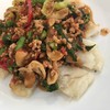 เส้นใหญ่กรอบกะเพราหมู เส้นใหญ่กรอบกะเพราหมู