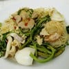 เส้นหมี่ผัดกระเฉด