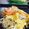 ผัดไทกุ้งสด 100.-
