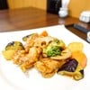 ไก่ผัดซอสคุโรสุ (239THB)