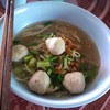 ที่เห็นนี่แค่ 20 บาทเอง สมราคามากๆ อร่อยด้วย น้ำซุปหอมหวานกระเทียมเจียวดี