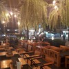 บรรยากาศร้านชิว โปร่งมากๆ