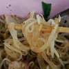 ตัวเส้นมีกลิ่นแปลกๆ เหนียวนุ่ม พอใช้ได้