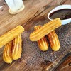 ก็คือ Spanish Donut จิ้มชอค รสชาติโอเคที่สุดที่เคยชิมในไทย อร่อยสุดคือที่ Aus.