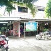 หน้าทางเข้าร้าน กว้าง มอเตอร์ไซค์เข้ามาจอดได้
