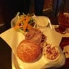 "Pulled Pork Sandwich" (แซนวิชหมูถอน) รสชาติระดับสี่ดาวจากห้าดาว